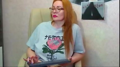 Russian mature fumbles her edible vulva