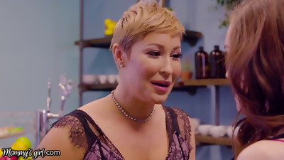 Mummy Ryan Keely Showcases Her Stepdaughter How She Runs Things