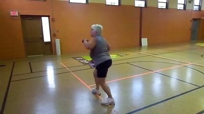 Braless Mature huge saggy Tits playing Pickleball